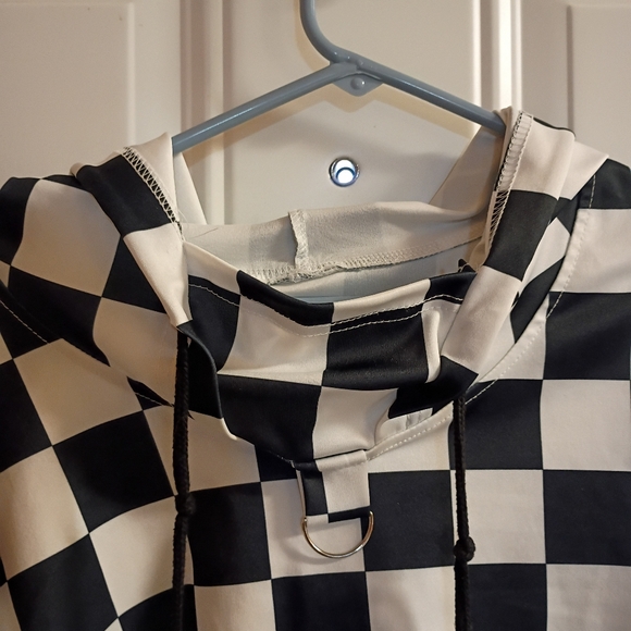 2/$10 Checkered Black and White Cropped Hoodie Size Medium - Picture 4 of 9